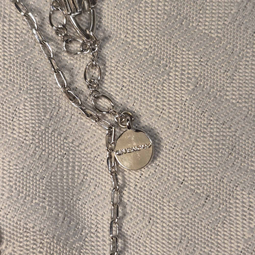 Silver Givenchy Chain Necklace With Crystal Pendant. - Picture 4 of 6
